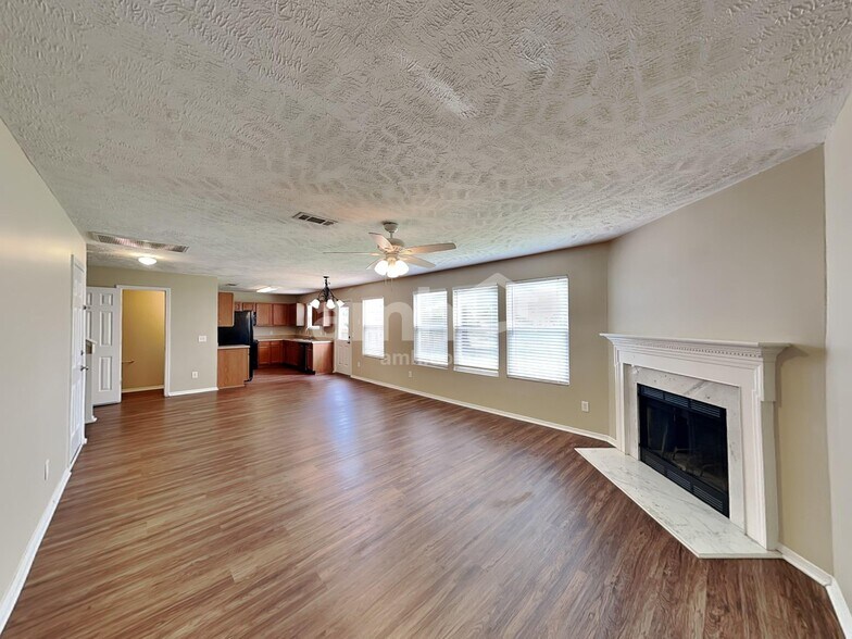 Building Photo - 1215 Lasalle Dr