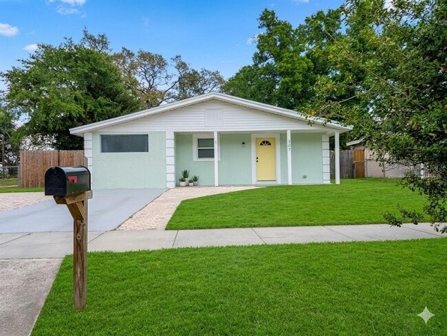 Building Photo - 307 W Woodlawn Ave