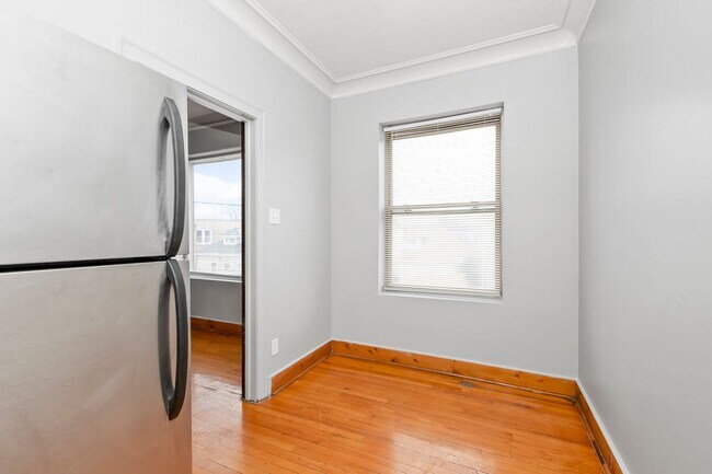 Interior Photo - 6237-45 Kedzie