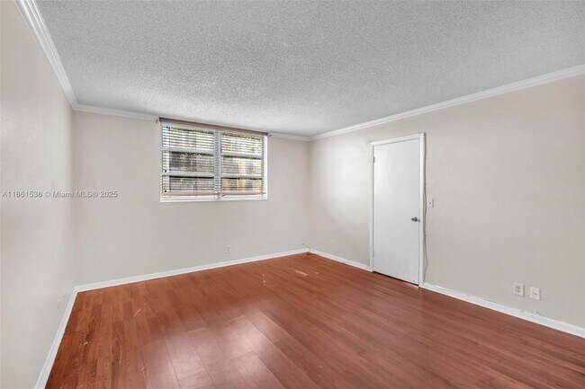 Building Photo - 6575 W Oakland Park Blvd
