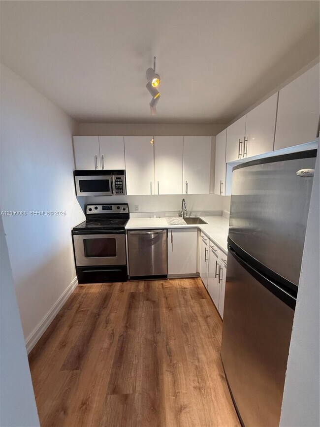 Building Photo - 1455 N Treasure Dr