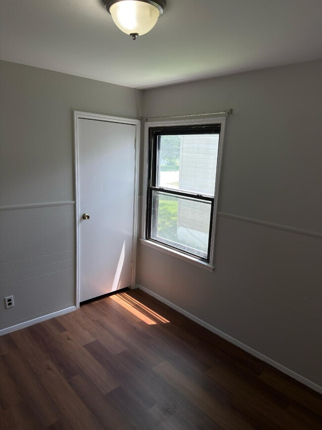 Building Photo - 10359 Renfrew Dr
