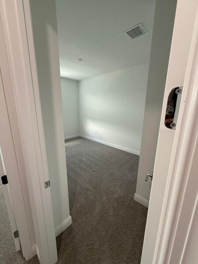 Building Photo - 4718 Longwood Lk Sq