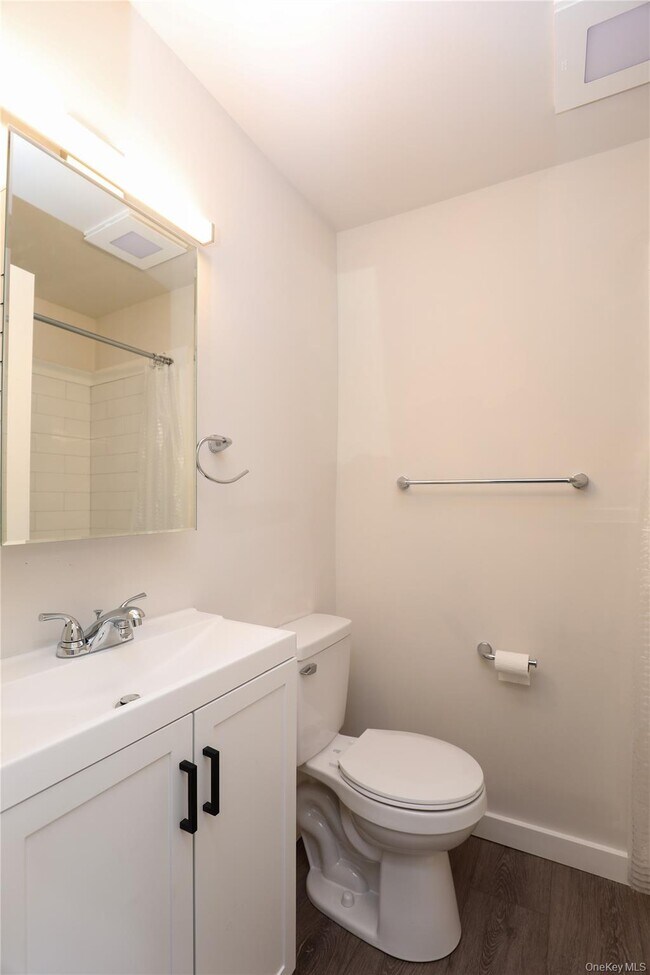 Building Photo - 669 Broadway