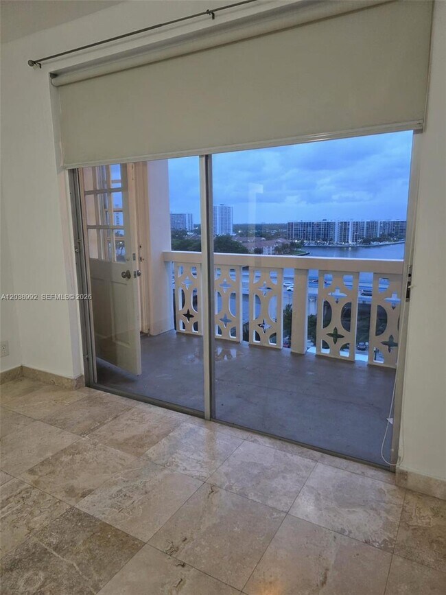 Building Photo - 1817 S Ocean Dr