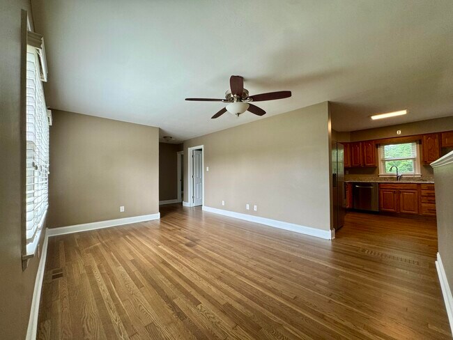 Building Photo - 2564 Millbrook Dr