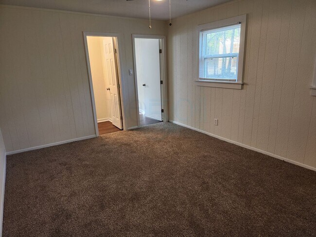 Building Photo - *Availabe Soon* Completely Remodeled Home!