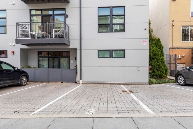 Building Photo - Professionally Managed // 2 bedroom 2 bathroom Modern Condo//  Adams Morgan// Parking Included!