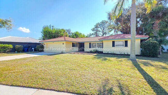 Building Photo - GULF GATE SARASOTA! OUTSTANDING 3 BEDROOM/2 BATH HOME WITH EXTRA LARGE YARD!