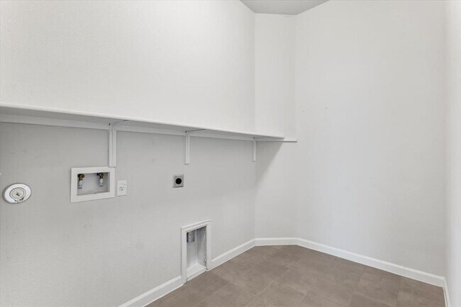 Building Photo - 7909 Catbird Ln