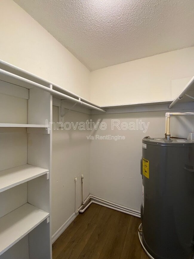 Building Photo - 5236 Davisson Ave