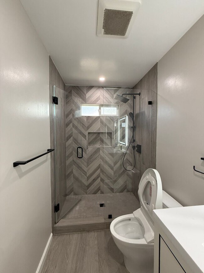 Building Photo - Updated Single Story Home located in Desirable Glenmoor Neighborhood of Fremont