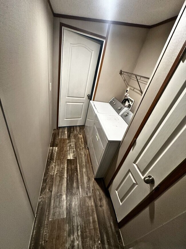 Building Photo - Secure Gated Delight Community