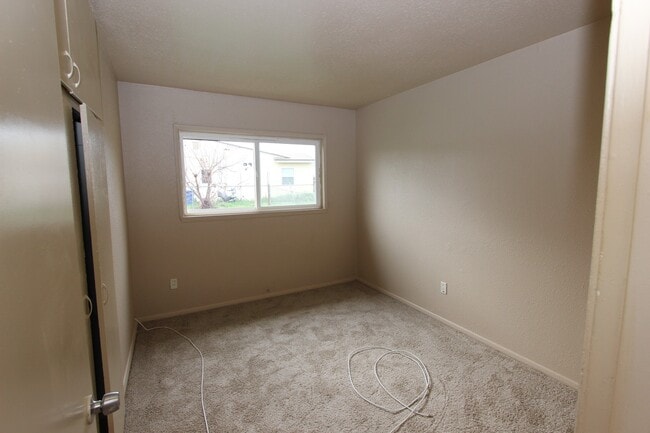 Building Photo - 3 Bedroom 1 Bathroom Home in San Diego