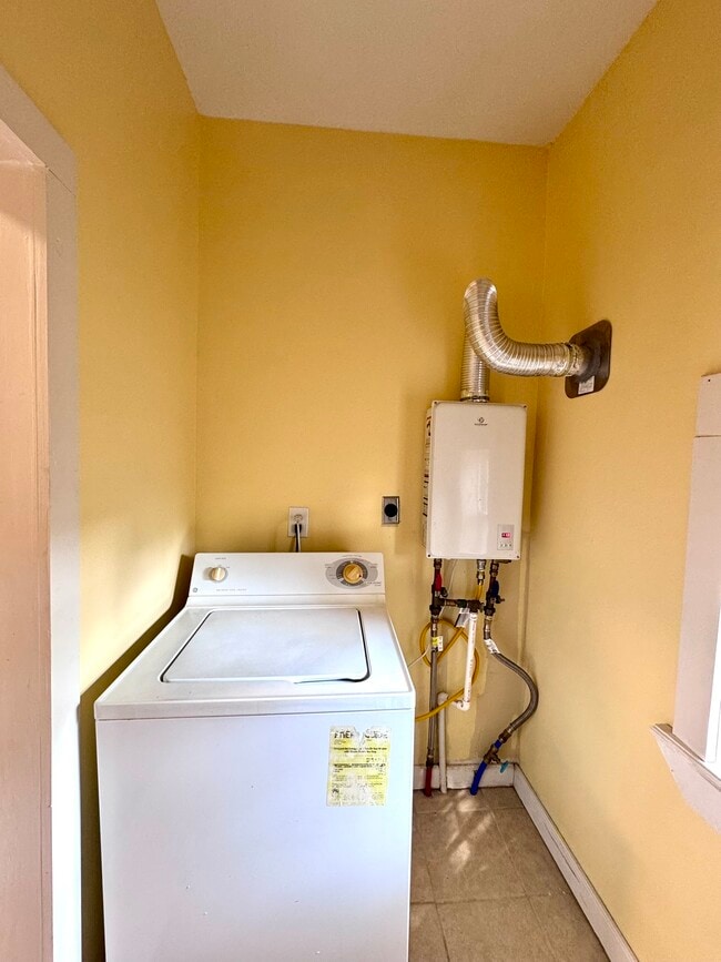 Building Photo - 311 N Division St