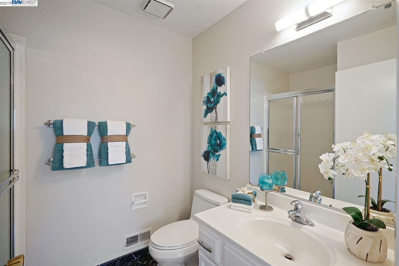 Building Photo - 5977 Skyfarm Dr