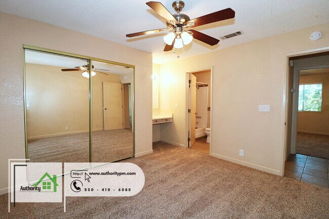 Building Photo - 1553 Bramble Pl