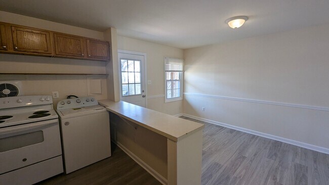 Building Photo - Charming 3 Bed And 1.5 Bath Townhome In Georgetown South