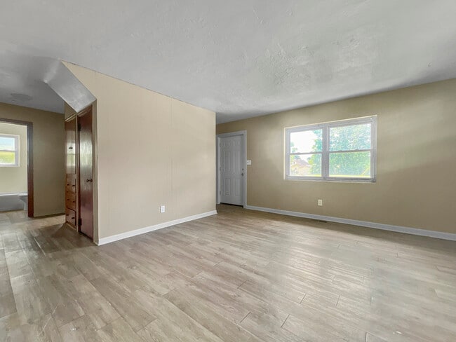 Building Photo - Charming 4 beds 1 bath in Akron!