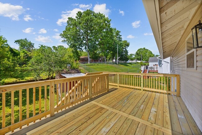 Building Photo - 3261 5 Oaks Dr
