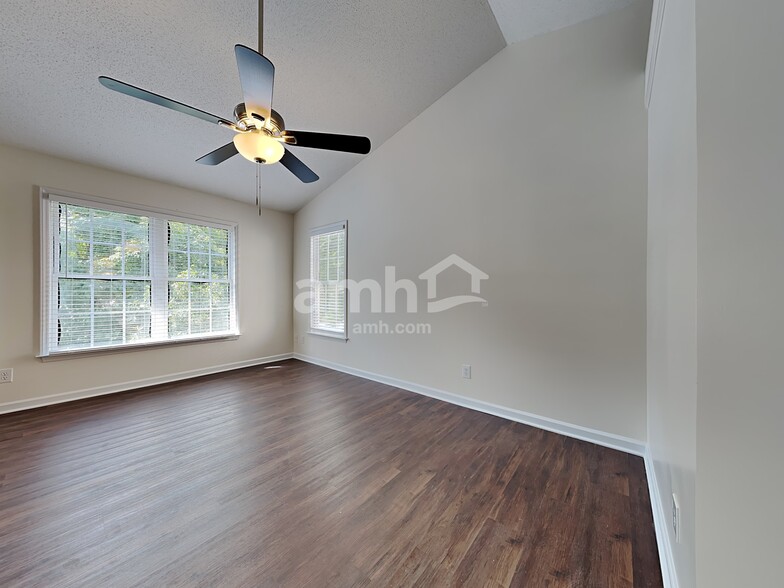 Building Photo - 5918 Highland Grove Dr