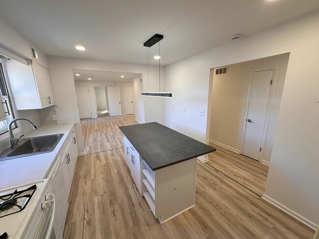 Building Photo - 842 Beatrice Pkwy