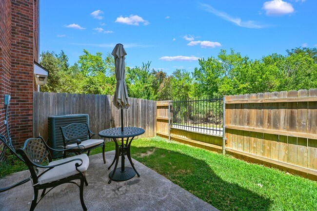 Building Photo - 305 Holleman Dr E