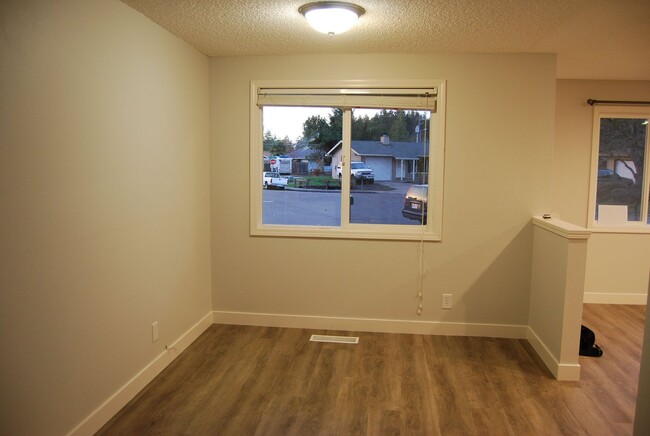 Building Photo - 3 Bedroom Home Coming Soon McMinnville OR