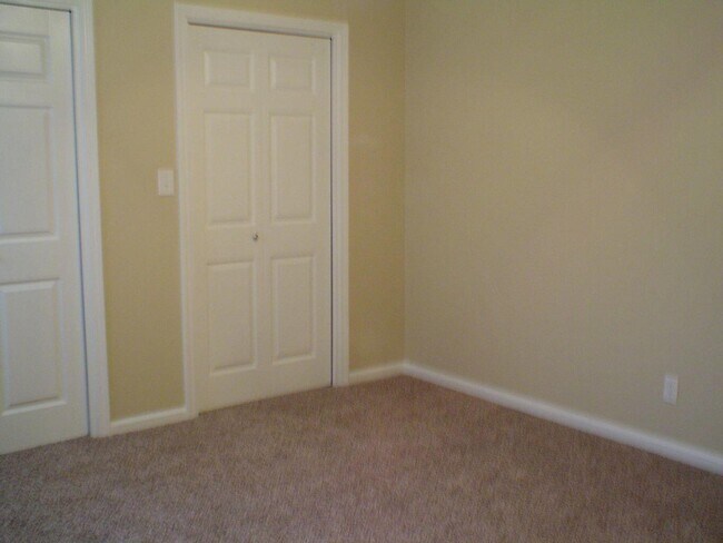 Building Photo - 205 Benning Dr
