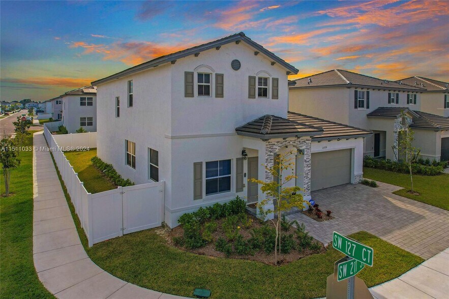 Primary Photo - 12729 SW 211th St