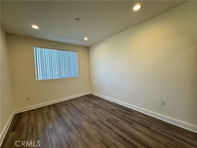 Building Photo - 14934 Burbank Blvd