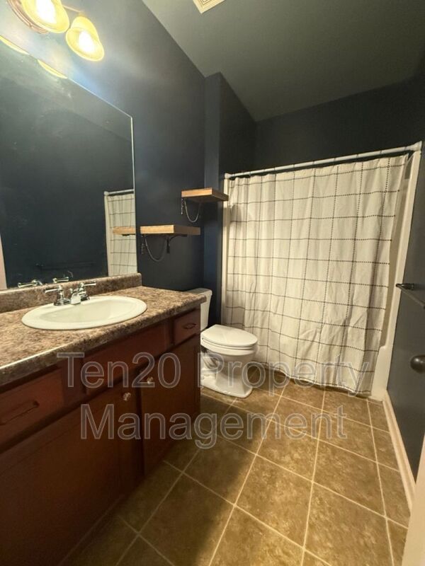Building Photo - 25 Red Maple St