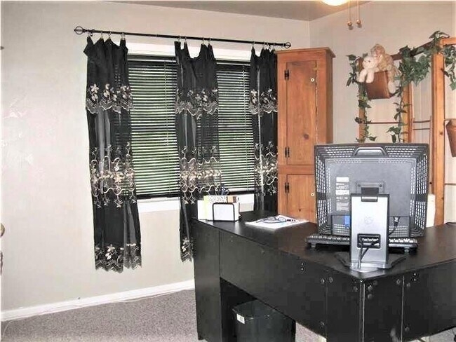 Building Photo - 116 Adams St