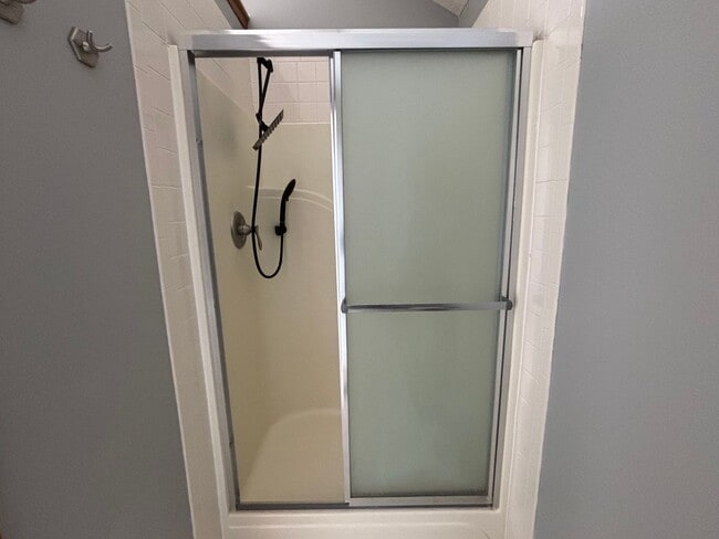 Building Photo - 3-Bed 2-Bath Fenced Yard Ranch Home