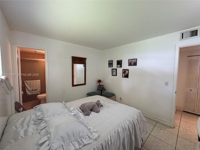 Building Photo - 5773 La Pinata Blvd