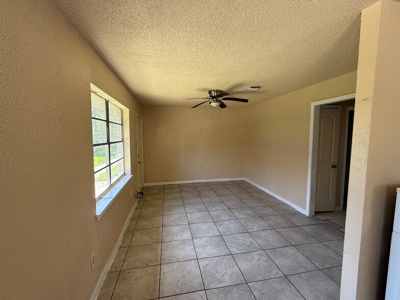 Building Photo - 5605 Pickfair St