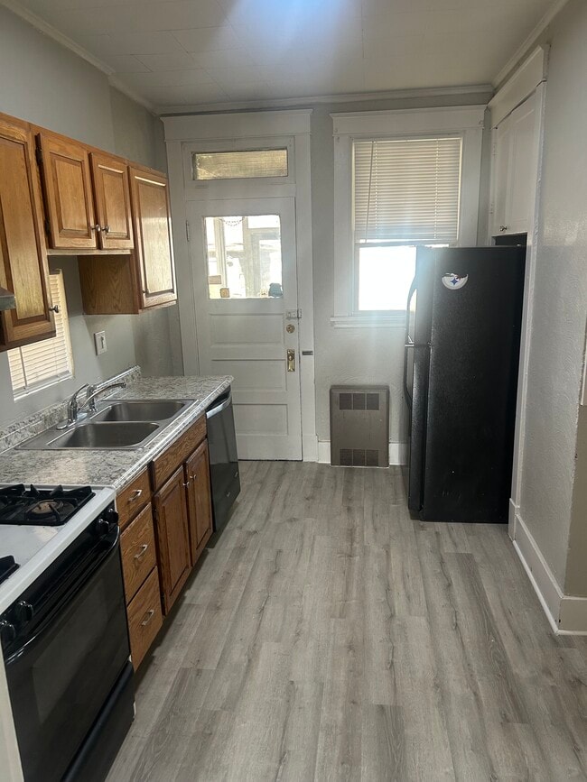 Building Photo - 415 Franklin St