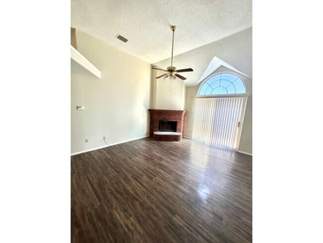 Building Photo - *3 BEDROOM IN ROWLETT*