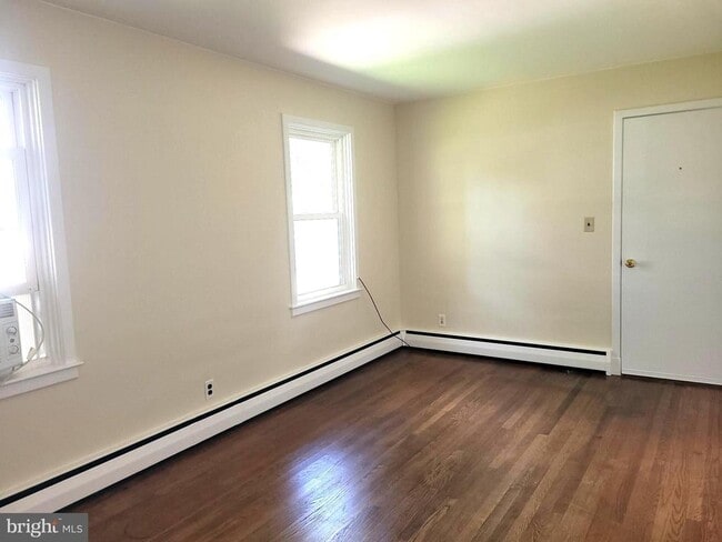 Building Photo - 2747 Cedarhurst Rd