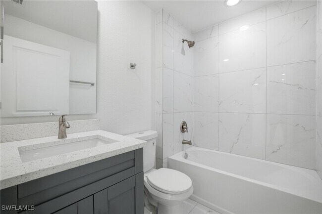 Building Photo - 418 Pinehurst Ave