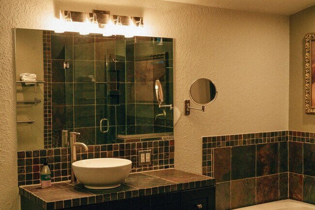 Building Photo - Modern 4BR Lakewood Home on Nearly Half an...