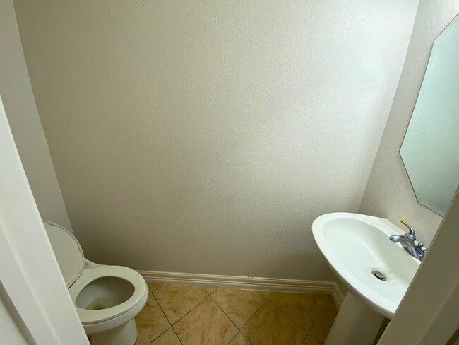 Building Photo - 21623 San Marino Dr