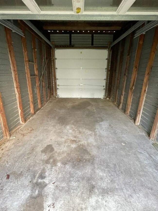 Building Photo - Georgetown Row Home For Rent!