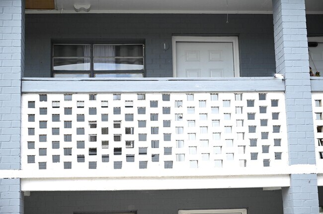 Building Photo - 612 31st Ave S