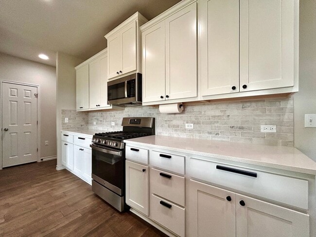 Building Photo - 12012 Saddle Rock Dr