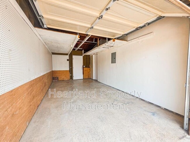 Building Photo - 1484 Hemlock Ave