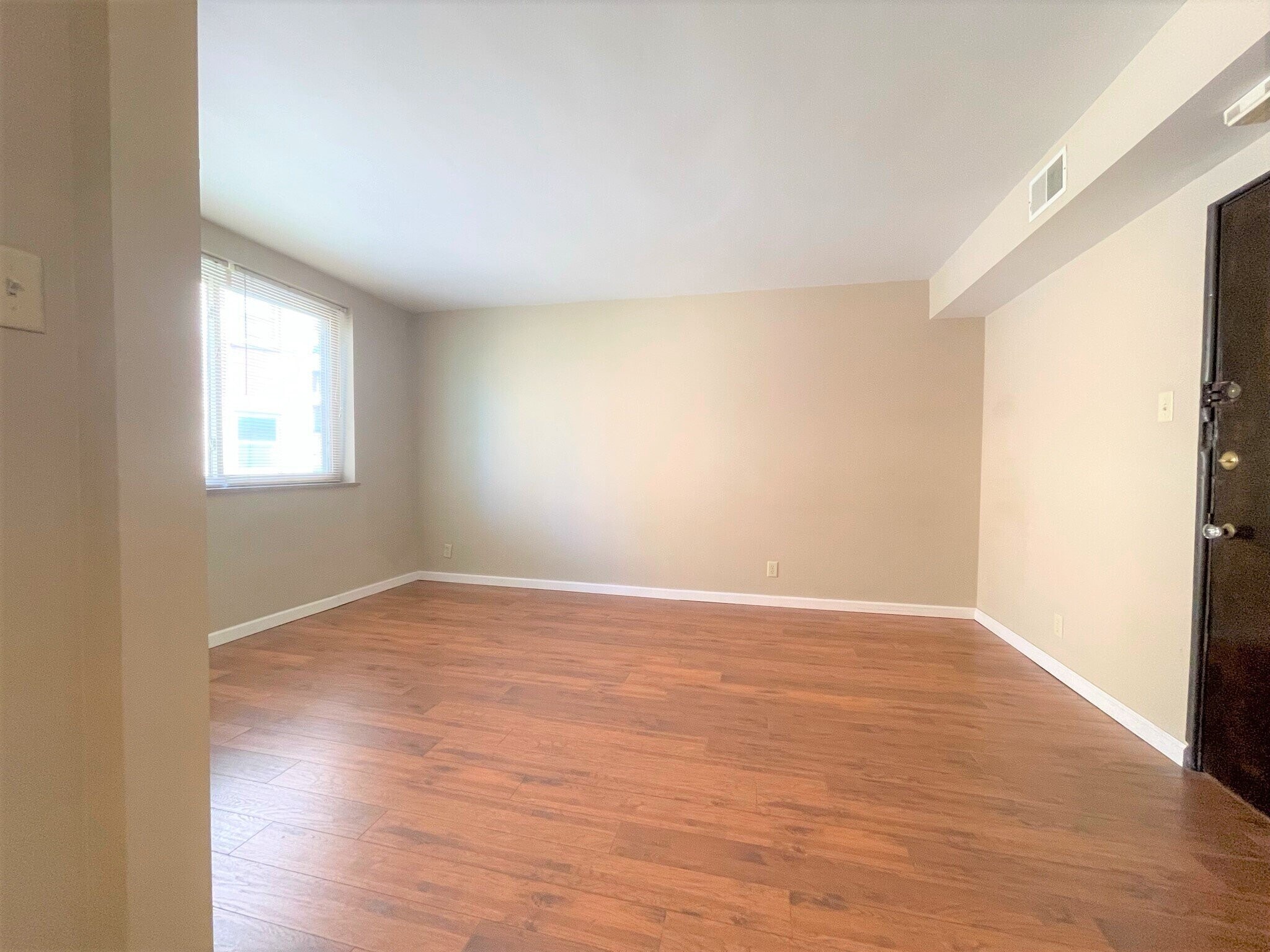 Building Photo - 5712 Phillips Ave