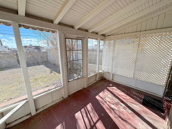 Building Photo - 3706 Sacramento Ave