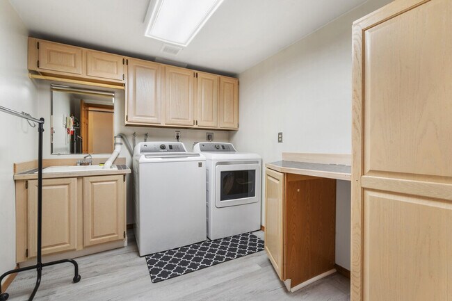 Building Photo - 10507 Rainier Ave S