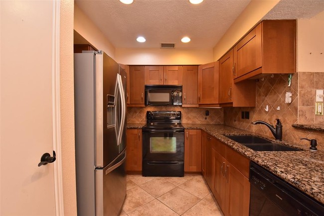 Building Photo - 7350 Kirby Dr